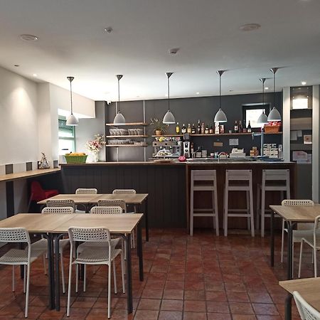 三拱门酒店 贝萨卢 外观 照片